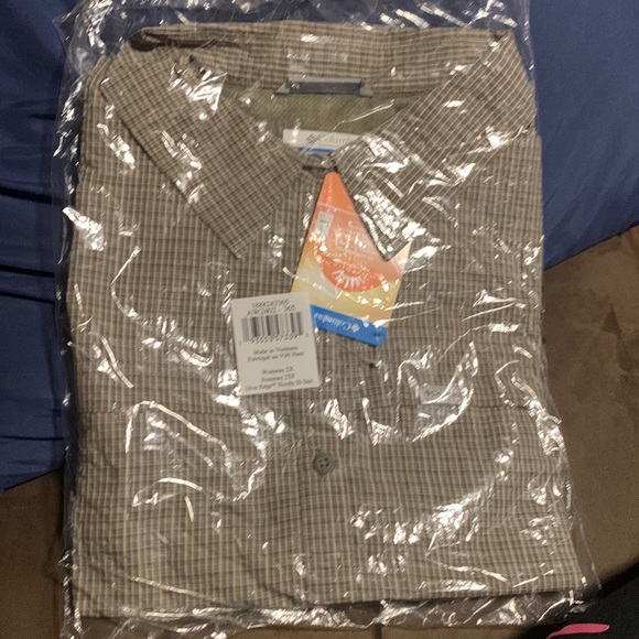 Columbia Tops - Columbia short sleeve shirt